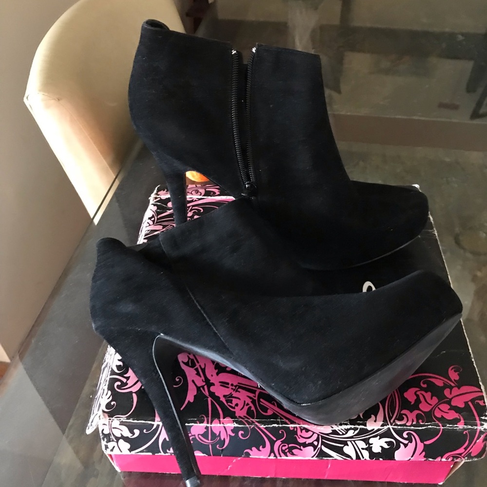 Bootie - Picture 3 of 4